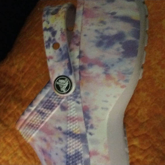 Women Crocs - Picture 4 of 4